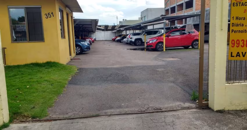 Terreno para estacionamento e lavagem de veículos com 966 m²