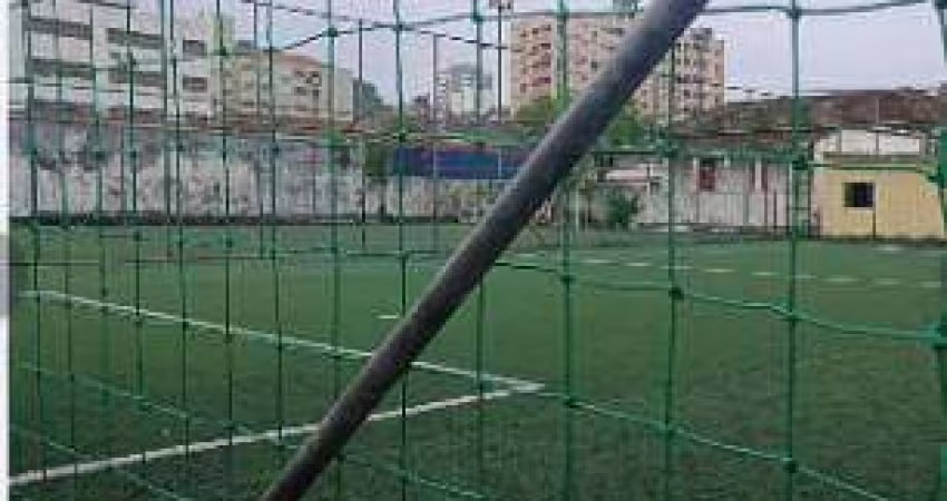 Loc. | Terreno com 3 casas, 2 quadras de futebol e 6 vagas | Vila Belmiro