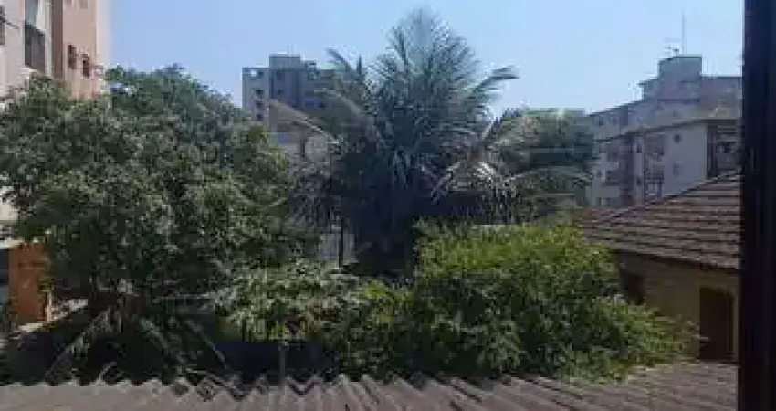 Sobrado de 2 dormitórios e fundos à venda, 2 suítes, quintal - aparecida, santos/sp