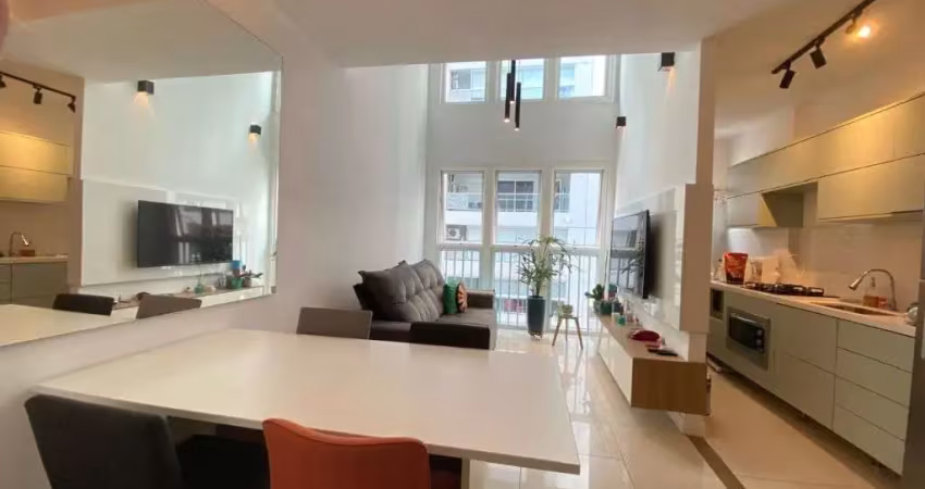 Flat duplex no coração do gonzaga, 2 quartos, 1 vaga, piscina, academia e salão de festas, próximo da praia