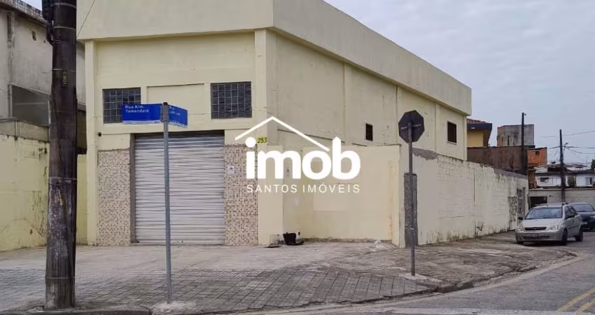Galpão Esquina 305 m² a.u. para Locação no Estuário em Santos SP