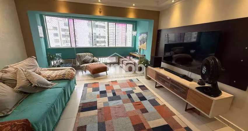 Apartamento amplo, perto da praia e com móveis planejados, contando com: