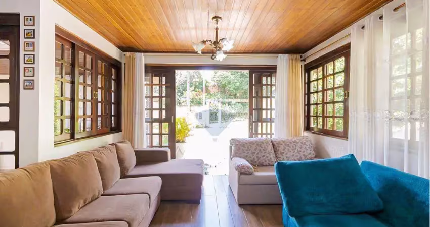 Casa com Terreno Grande em Santa Felicidade