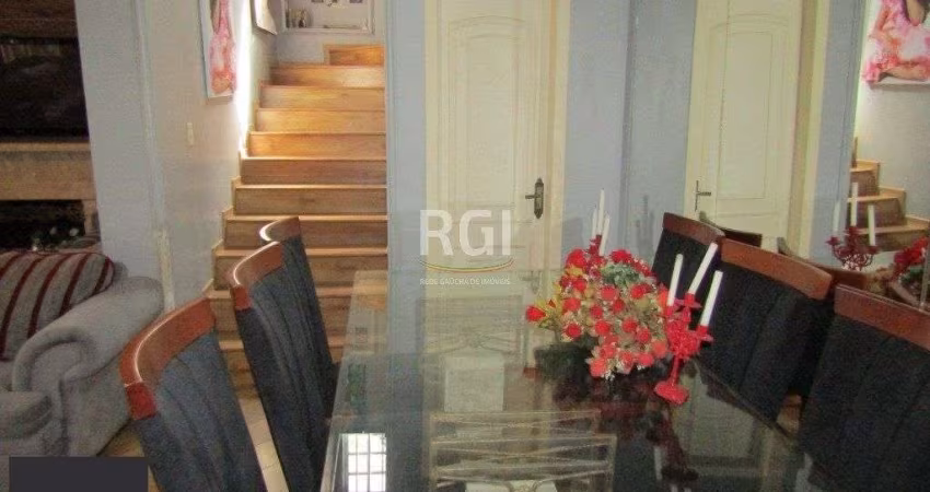 Casa para Venda - 300m², 2 dormitórios, sendo 1 suites, 3 vagas - Belém Novo