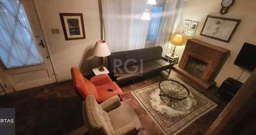 Casa para Venda 3 dormitórios, 2 vagas - Petrópolis