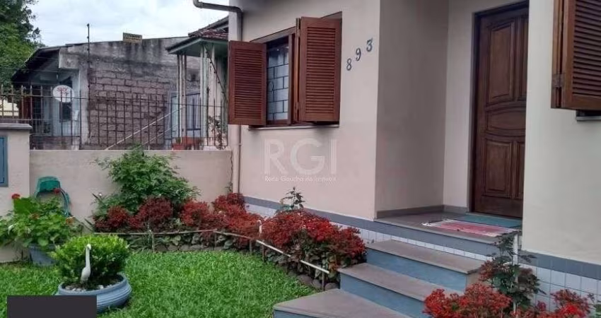 Casa para Venda - 230m², 4 dormitórios, sendo 1 suites, 2 vagas - Jardim Itu