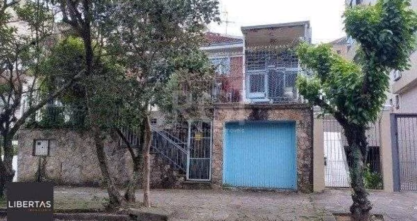 Casa de 3 dormitórios, 2 vagas - Petrópolis