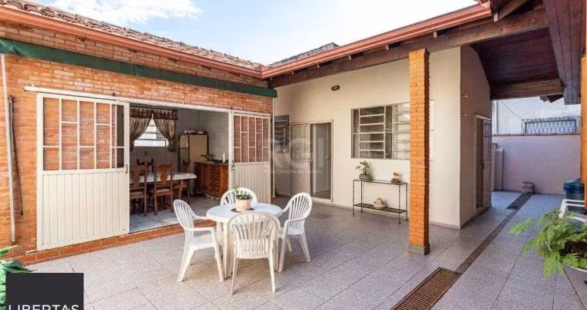 Casa sobrado no partenon de 3 dormitórios e amplo pátio