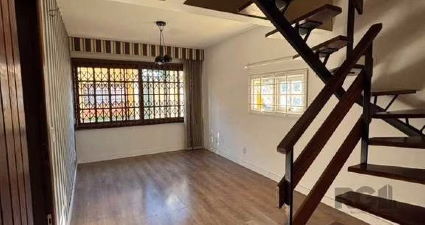 Casa de 3 dormitórios e 2 vagas - Medianeira