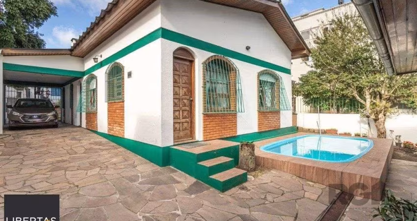 Casa no bairro Vila Ipiranga de 3 dormitórios e 3 vagas