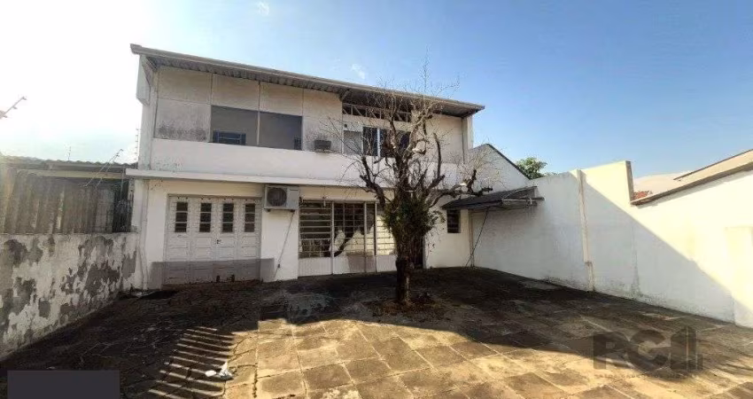 Casa comercial 4 dormitórios à venda Passo da Areia Porto Alegre/RS