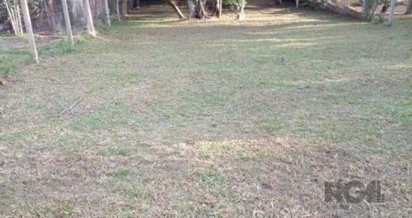 Terreno com 332m² no Condomínio Cantegrill Fase I I