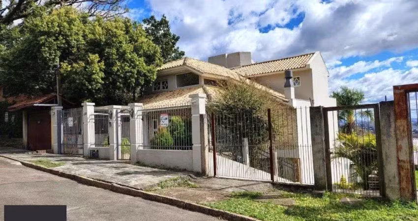 Casa sobrado com 300m² na Vila Nova de 3 dormitórios e 4 vagas