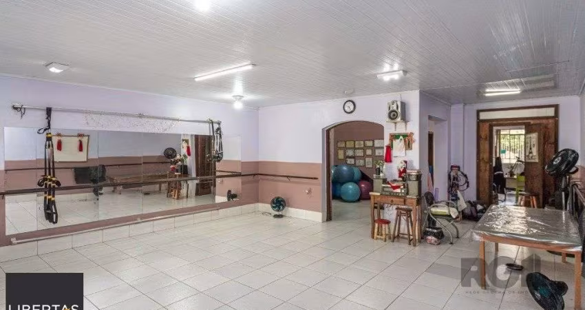 CASA COMERCIAL E RESIDENCIAL NO MIOLO DO BAIRRO SANTANA
