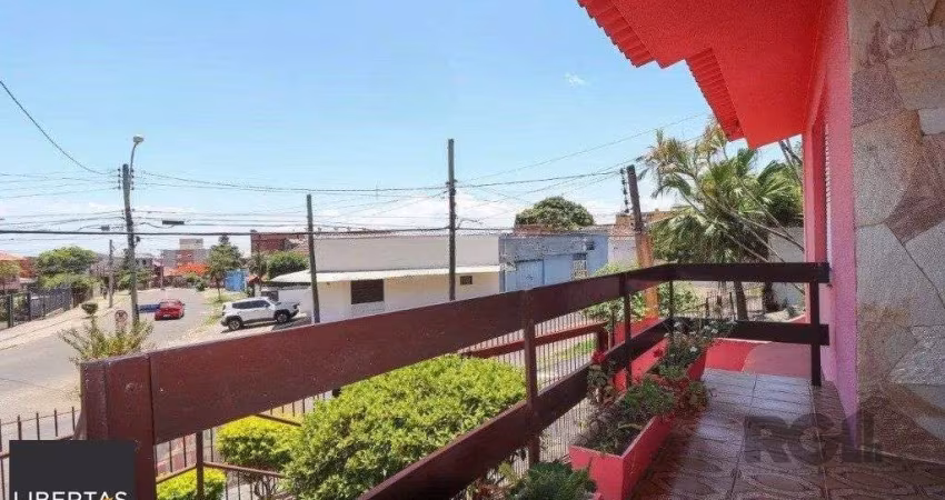 Casa com 3 dormitórios no bairro Cristo Redentor