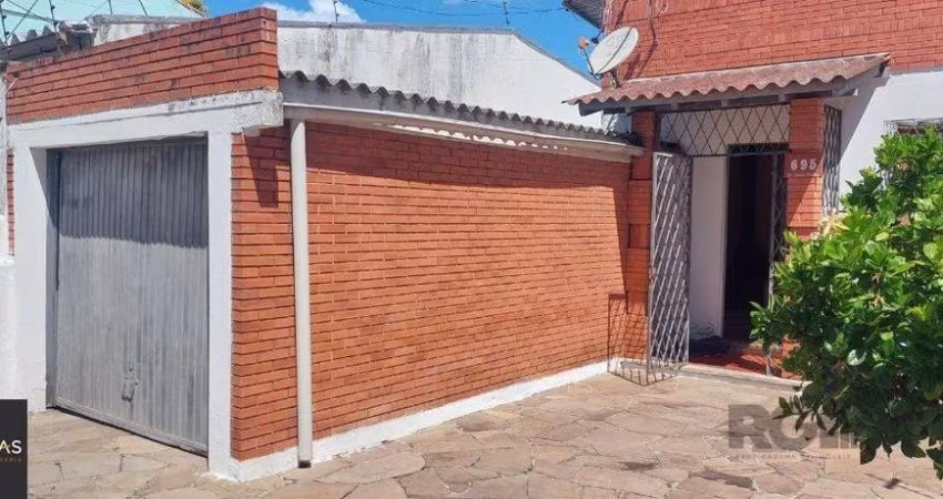 CASA COM EXTENSO PÁTIO NO CAMAQUÃ