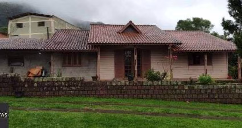 Casa em Porto Alegre, no bairro Campo Novo, com 3 dormitório(s), e 3 banheiros,