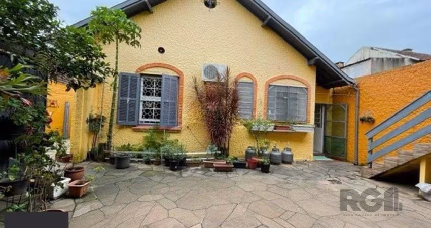 Casa 4 dormitórios no bairro Santa Tereza