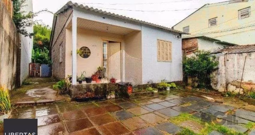 Casa 02 dormitórios na Rua do Banco Inglês, Santa Tereza