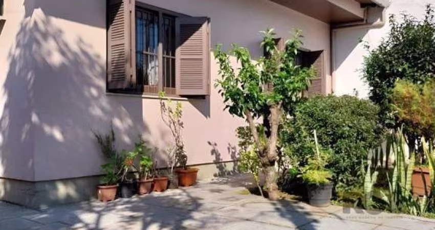 Casa de 4 dormitórios no bairro Santa Rosa de Lima