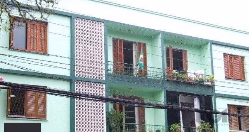 Apartamento de 2 dormitórios, mais 1 quarto de empregada, próximo a av. Teresópo