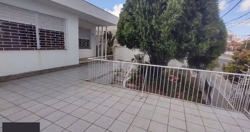 Casa à venda com 3 quartos, 1 vaga e pátio - bairro medianeira