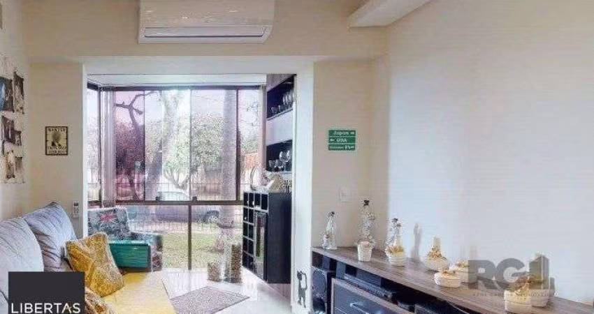 APARTAMENTO COM SACADA E VAGA NO PARTENON EM PORTO ALEGRE-RS