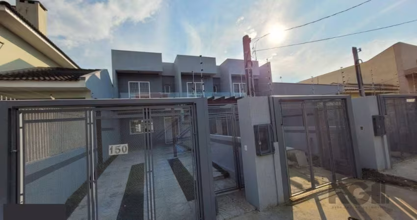 Sobrado com 3 dormitórios, suíte e duas vagas de garagem no bairro Sarandi