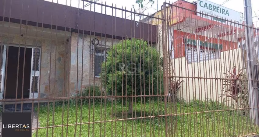 Casa  com 03 dormitórios e 01 suíte no Bairro Partenon Porto Alegre/RS