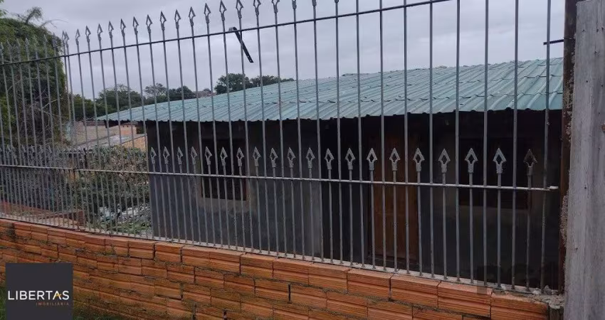 Casa de dois dormitórios localizada no Bairro Nonoai