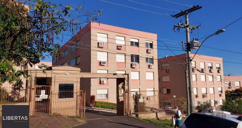 Apartamento de dois dormitórios com uma vaga de garagem no bairro Cristal em Por