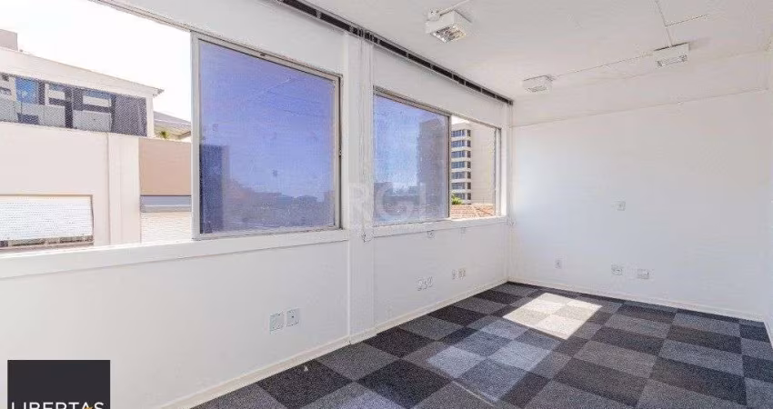Conjunto/sala comercial de 45m², mobiliada e com 1 vaga de garagem no bairro Pra