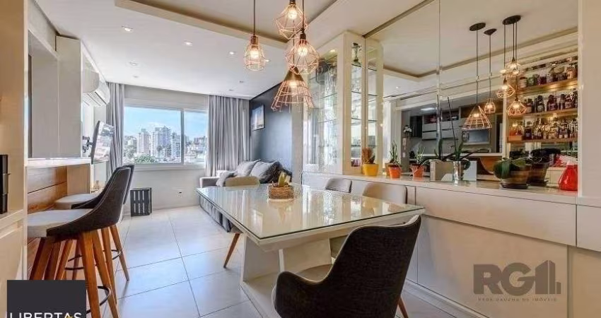 Apartamento 68 m² mobiliado, 2 dormitórios, sendo 1 suíte e 1 vaga.