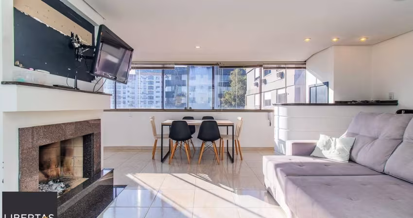 Amplo apartamento duplex com 2 dormitórios e 1 vaga de garagem.