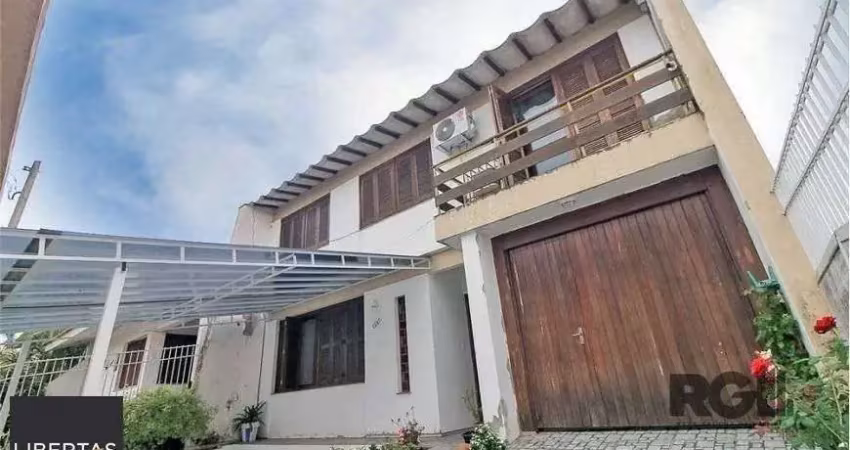 Casa de 285m² - 4 dormitórios, 4 vagas no bairro bom jesus