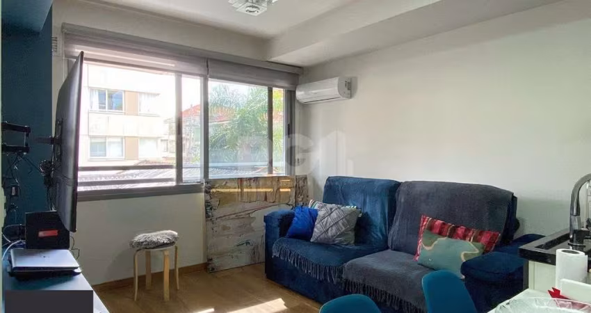 Apartamento em prédio premiado, totalmente montado, no miolo do Menino Deus