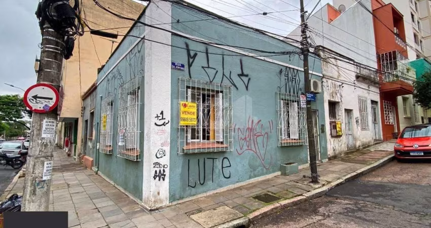Casa de esquina com 64m², próximo ao Cais Embarcadero