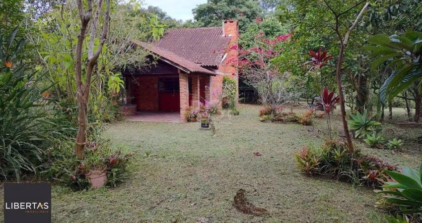 Sito à venda no Lami, com casa com quartos, 1 banheiro e piscina