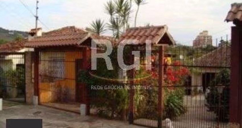 Casa para Venda - 312m², 7 dormitórios, sendo 2 suites, 2 vagas - Glória