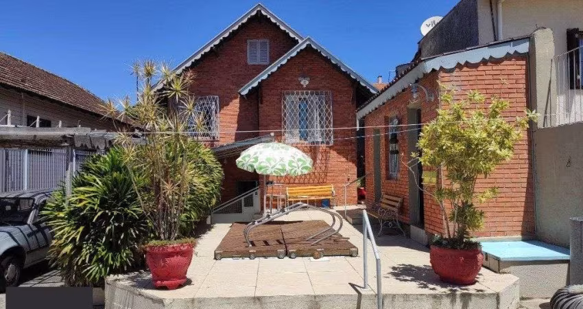 Casa para Venda - 142.8m², 4 dormitórios, 5 vagas - Teresópolis