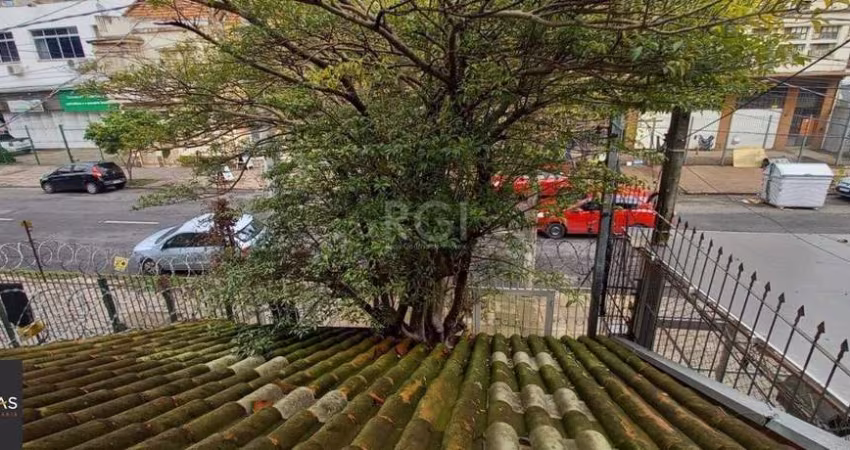 Sobrado para Venda - 110m², 4 dormitórios, sendo 1 suites, 2 vagas - Floresta