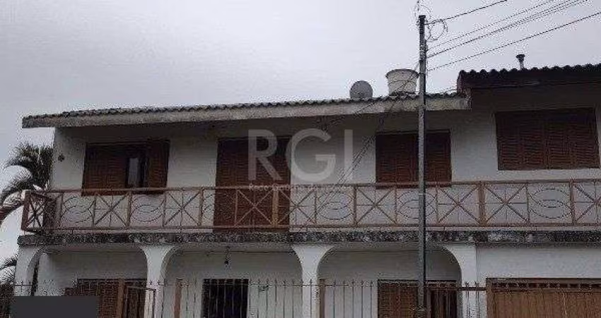 Casa  3 dormitórios, sendo 1 suites, 2 vagas - Medianeira, Porto Alegre/RS