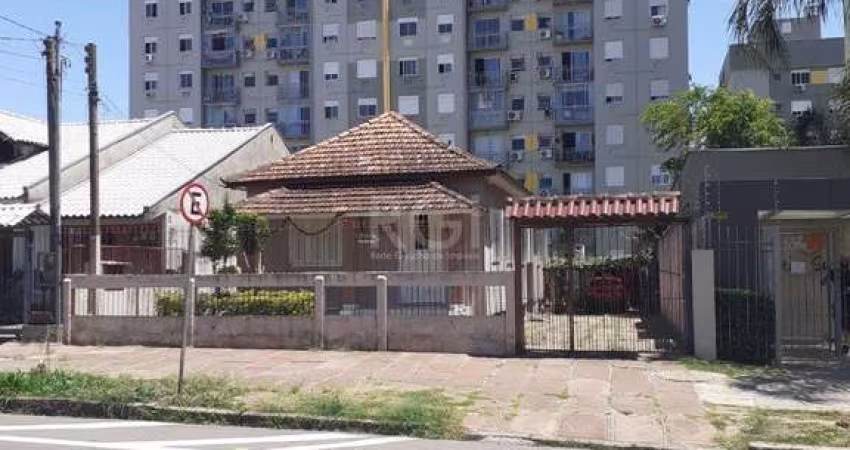 Casa para Venda - 440m², 2 dormitórios, Tristeza