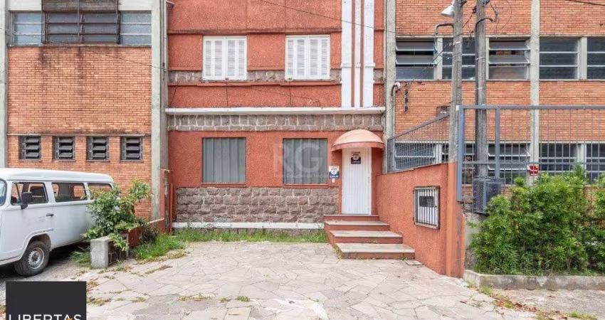 Casa para Venda - 232m², 3 dormitórios, 2 vagas - Navegantes