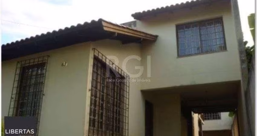 Casa para Venda - 240m², 4 dormitórios, sendo 1 suites, 4 vagas - Nonoai