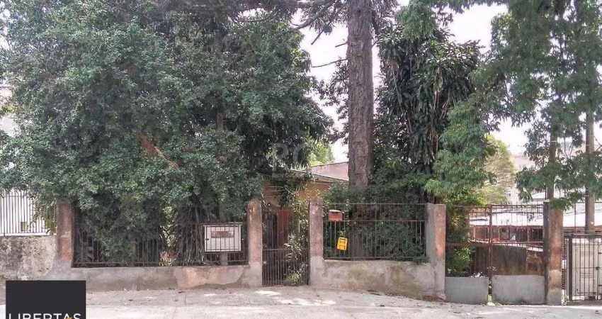 terreno com 605m², 11m de frente e 55m de frente a fundos.