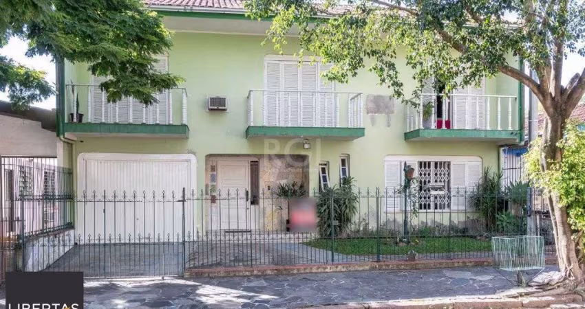 Casa para Venda - 280m², 3 dormitórios, sendo 1 suites, 2 vagas - Nonoai