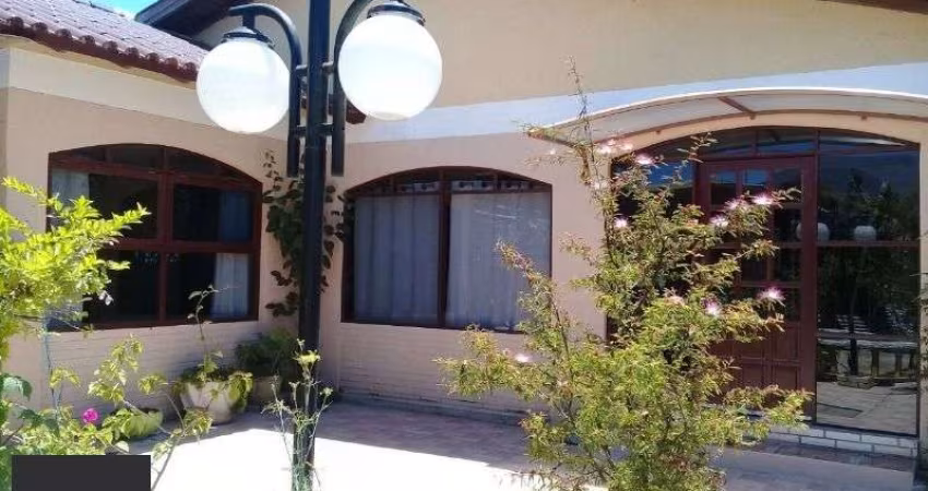 Casa para Venda - 150m², 2 dormitórios, 5 vagas - Ponta Grossa