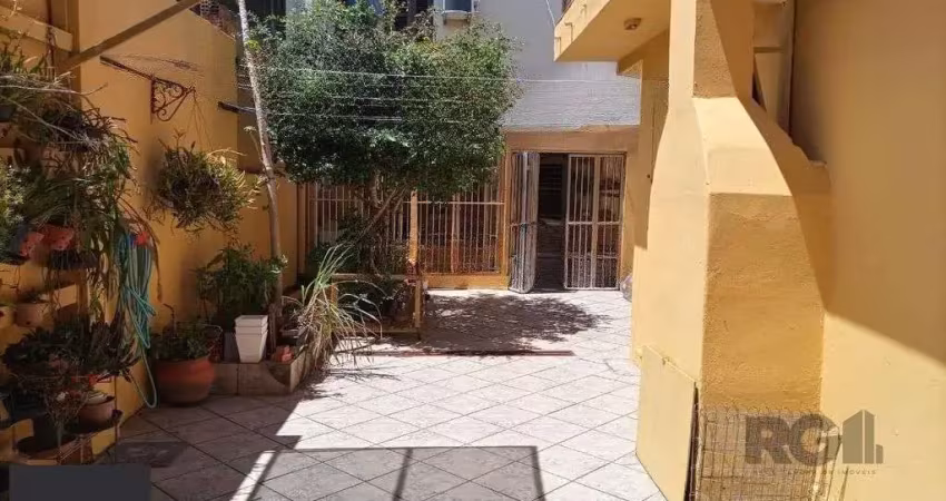 Casa com 4 quartos à venda na Avenida Frei Henrique de Coimbra, 96, Vila Ipiranga, Porto Alegre