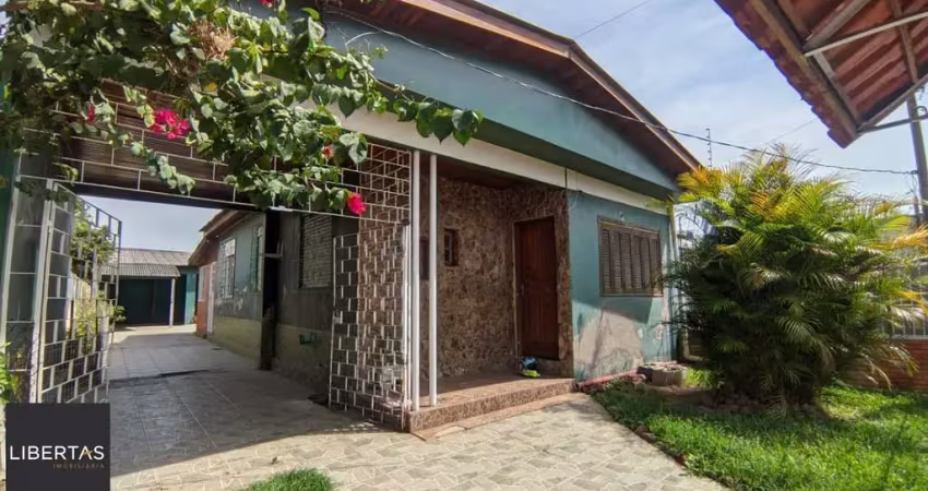 Casa à venda em Porto Alegre, Localizada na Avenida Vinte e Um de Abril, no bair
